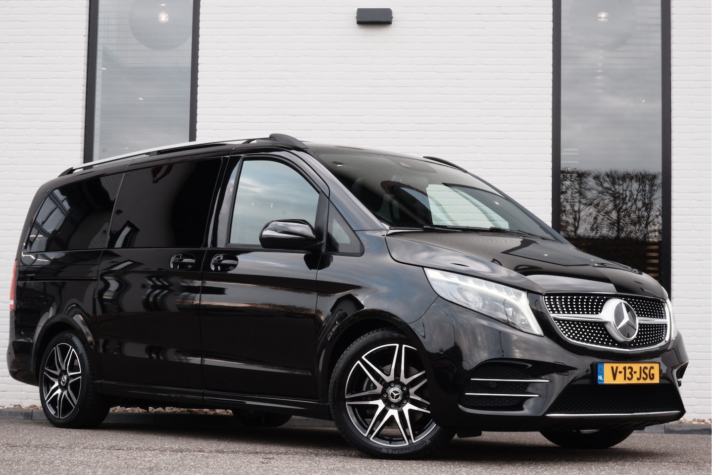 Mercedes-Benz V-klasse - 250d Lang / AMG / DC / Panorama / 2x Elec Schuifdeur / Burmester / Camera / NIEUWSTAAT - AutoWereld.nl