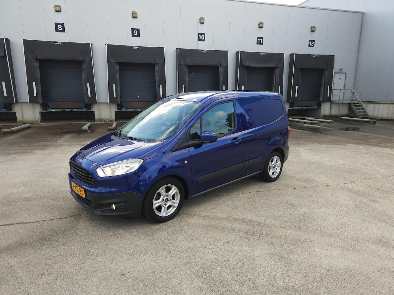 Ford Transit Courier - 1.5 TDCI Trend / Marge / 1 jaar Garantie / Navi / Airco - AutoWereld.nl