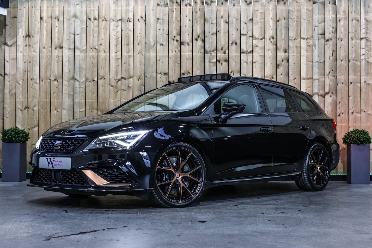 SEAT Leon ST - 2.0 TSI 4DRIVE CUPRA R *Carbon*Pano*DCC*Beats*Keyless* - AutoWereld.nl