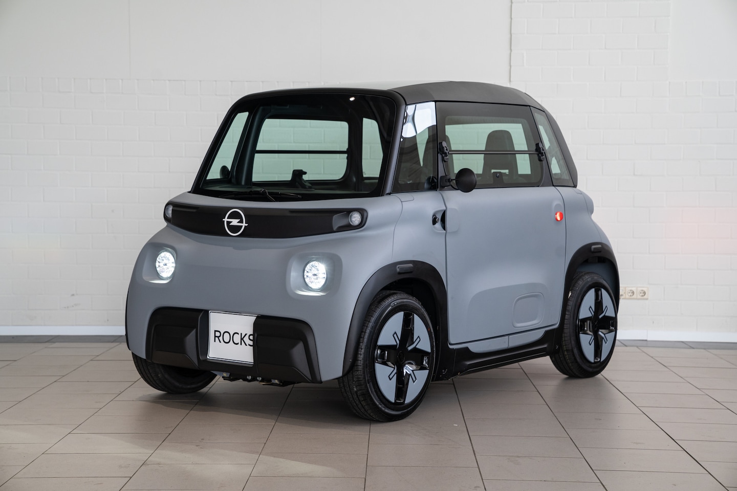 Opel Rocks-e - Brommobiel GS | Panoramadak | USB | Uit Voorraad Leverbaar | - AutoWereld.nl