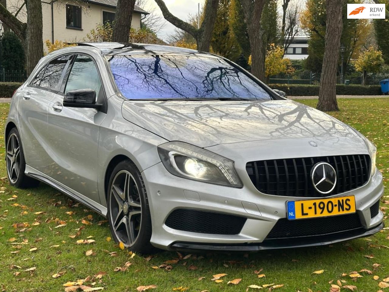 Mercedes-Benz A-klasse - 200 Ambition | AMG Pakket | PANO | Navi | Sportuitlaat | Stoelverwarmig | Blindspot - AutoWereld.nl