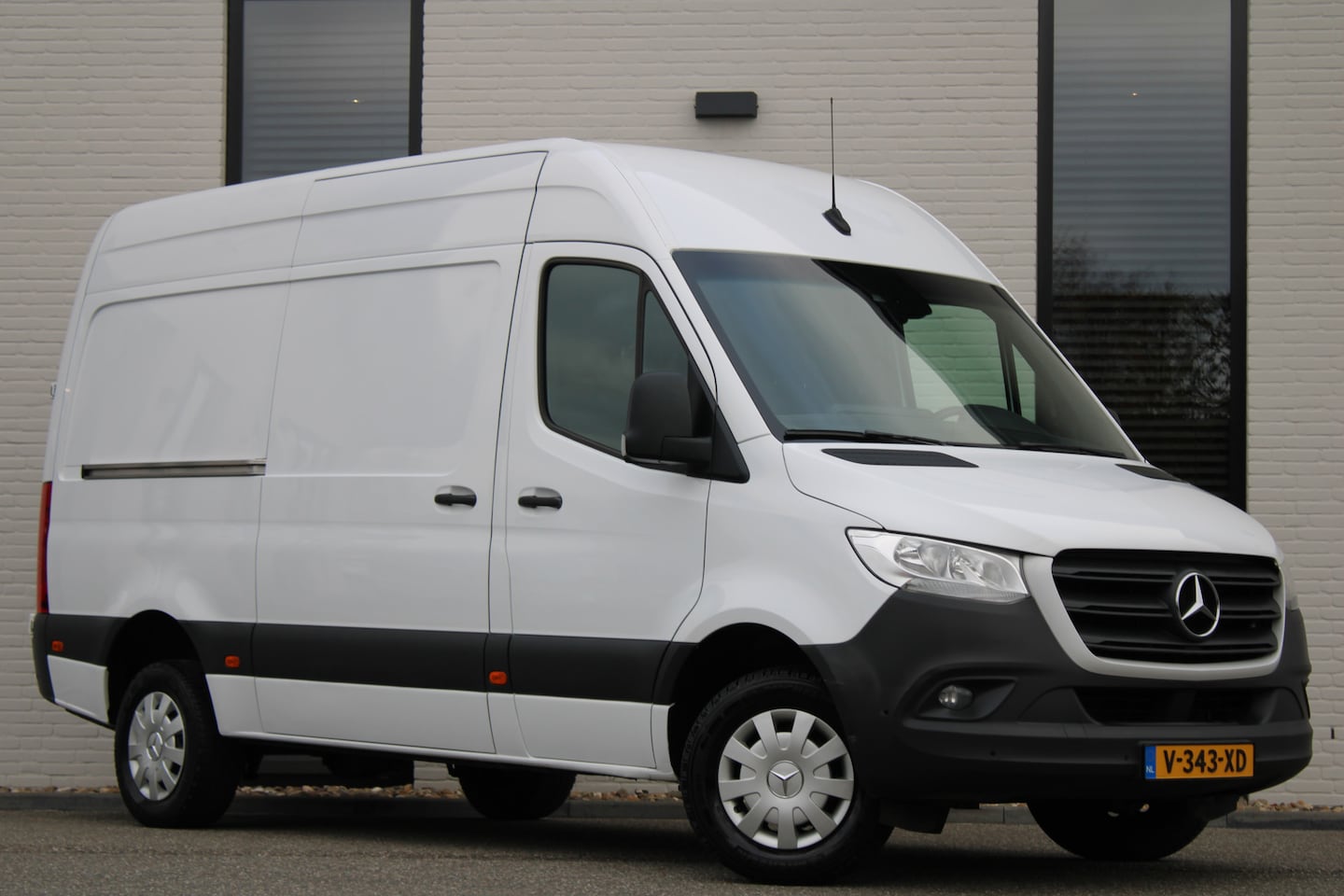 Mercedes-Benz Sprinter - 319 3.0 CDI / L2H2 / Apple CarPlay / Camera / Gereedschap kasten / Nette Staat. - AutoWereld.nl