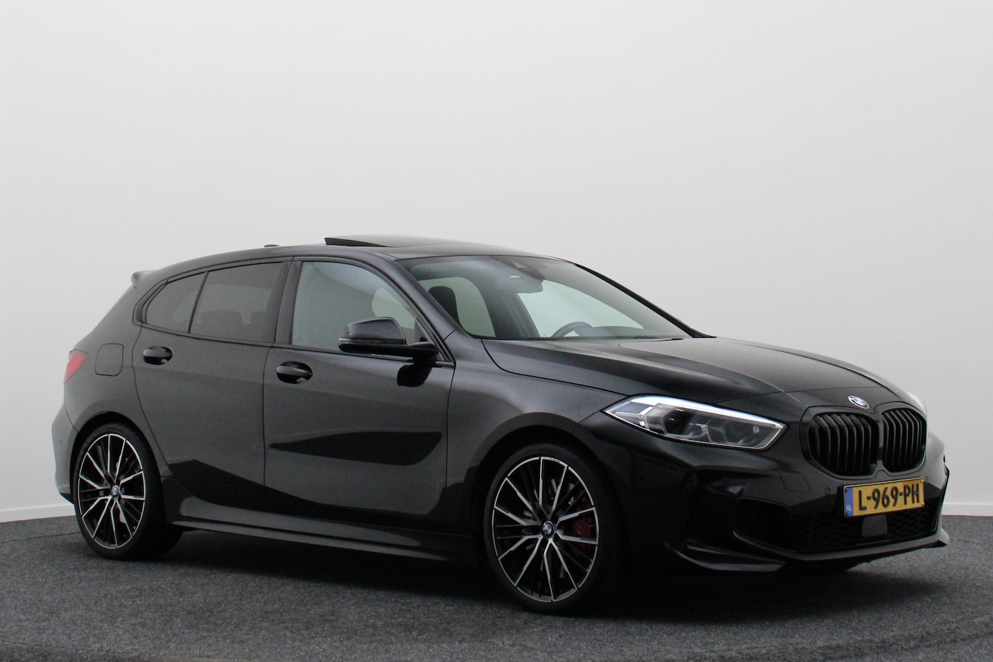 BMW 1-serie - 128ti Business Edition M Sport, Panoramadak, Stoelverwarming, 19" - AutoWereld.nl