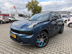 Lynk & Co 01 - 1.5 PLUG-IN HYBRID (PHEV) 261PK 6.6KW LADEN ZWARTE HEMEL/STUURWIELVERWARMING AUTOMAAT (RIJ