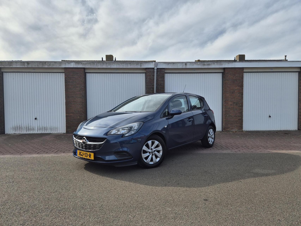 Opel Corsa - 1.4 Edition / 5- Deurs / Stuur- Stoelverwarming / Parkeersensoren - AutoWereld.nl