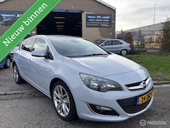 Opel Astra - 1.4 Turbo Business +