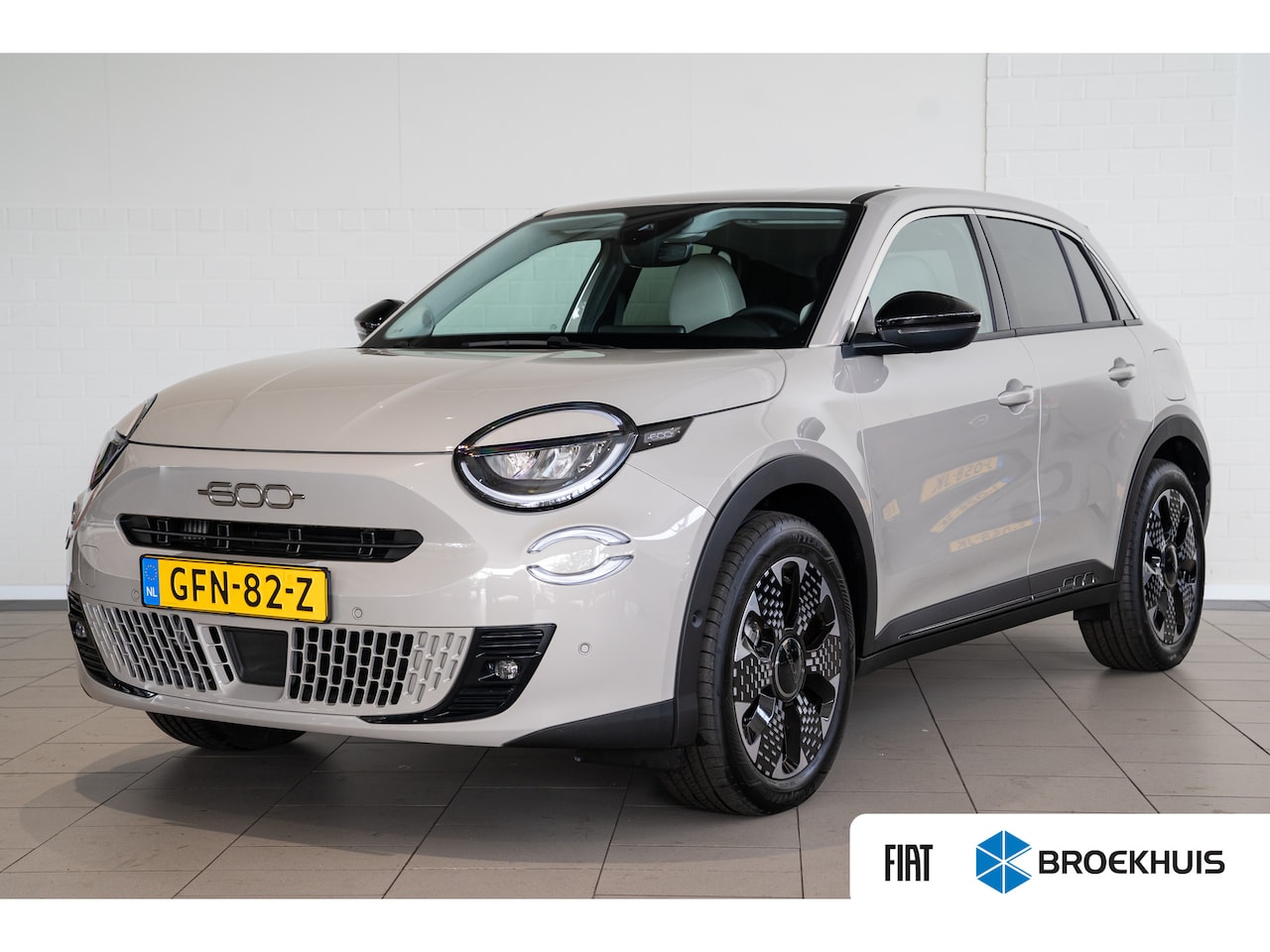 Fiat 600 - 1.2 Hybrid La Prima | Camera | Stoelverwarming | Elektrische Achterklep | Navigatie | Appl - AutoWereld.nl