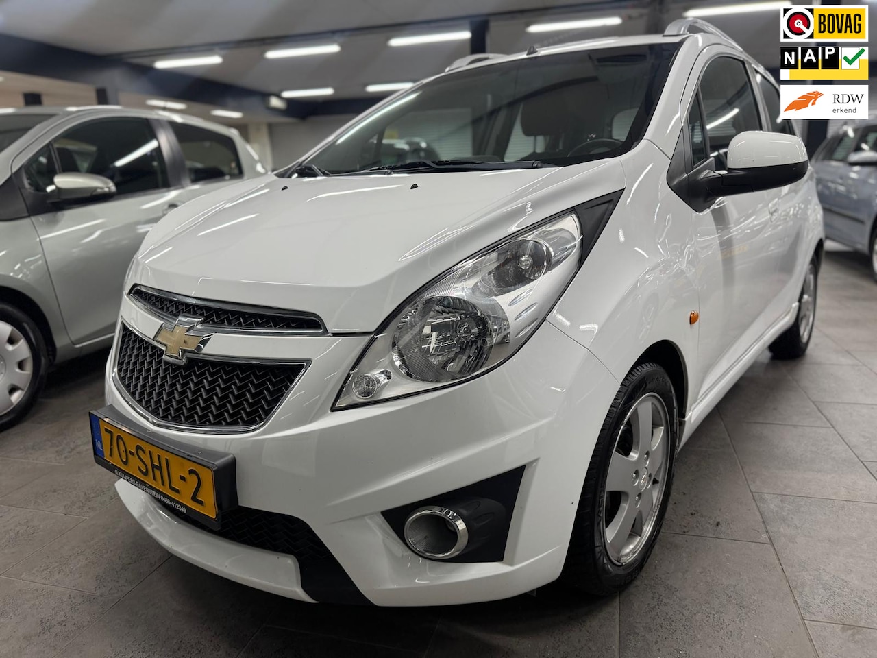 Chevrolet Spark - 1.2 16V LT clima elektrische pakket parkeersensoren lm-velgen lux uitvoering 4-cilinders - AutoWereld.nl