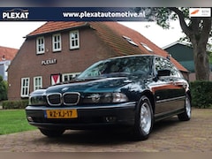 BMW 5-serie - 520i Executive | Orig. NL | Nette Staat | Groen Metallic | 230.000KM | Trekhaak | 6-Cillin