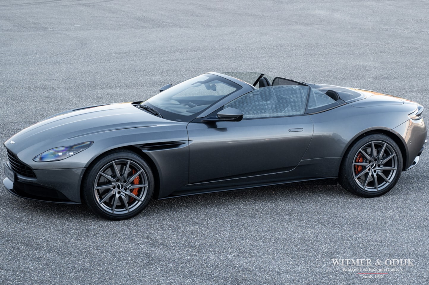 Aston Martin DB11 Volante - 4.0 V8 Magnetic Metallic - AutoWereld.nl