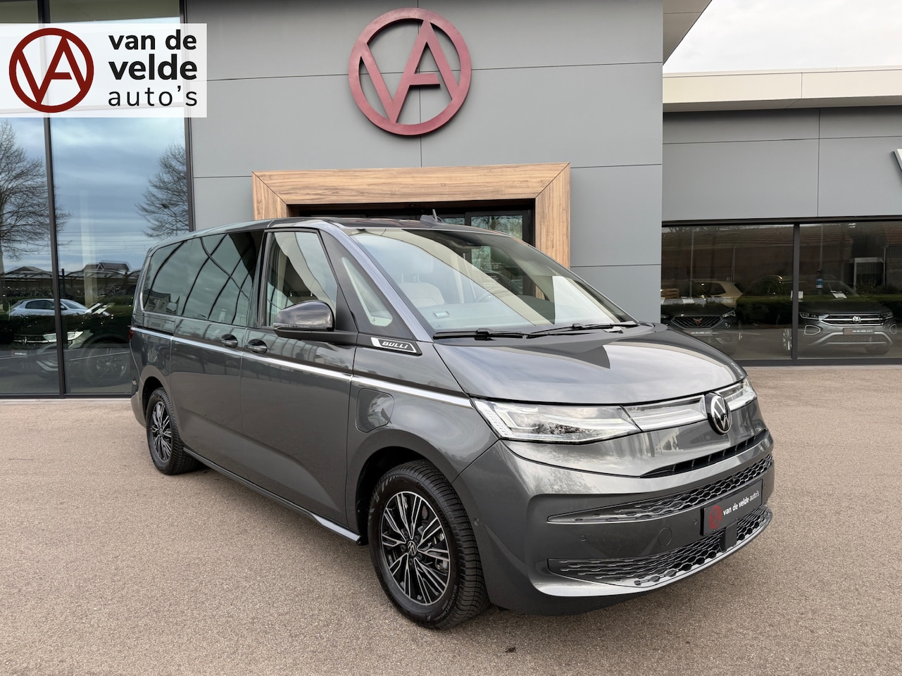 Volkswagen Multivan - 1.5 eHybrid L2 Bulli Edition 4Motion | Luxe versie | Elektrische schuifdeuren | Trekhaak | - AutoWereld.nl