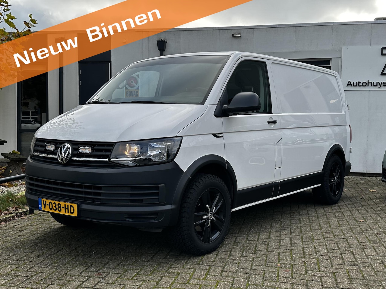 Volkswagen Transporter - 2.0 TDI L1H1 Trendline 2.0 TDI | 124.000 km | Stoere Offroad Look - AutoWereld.nl