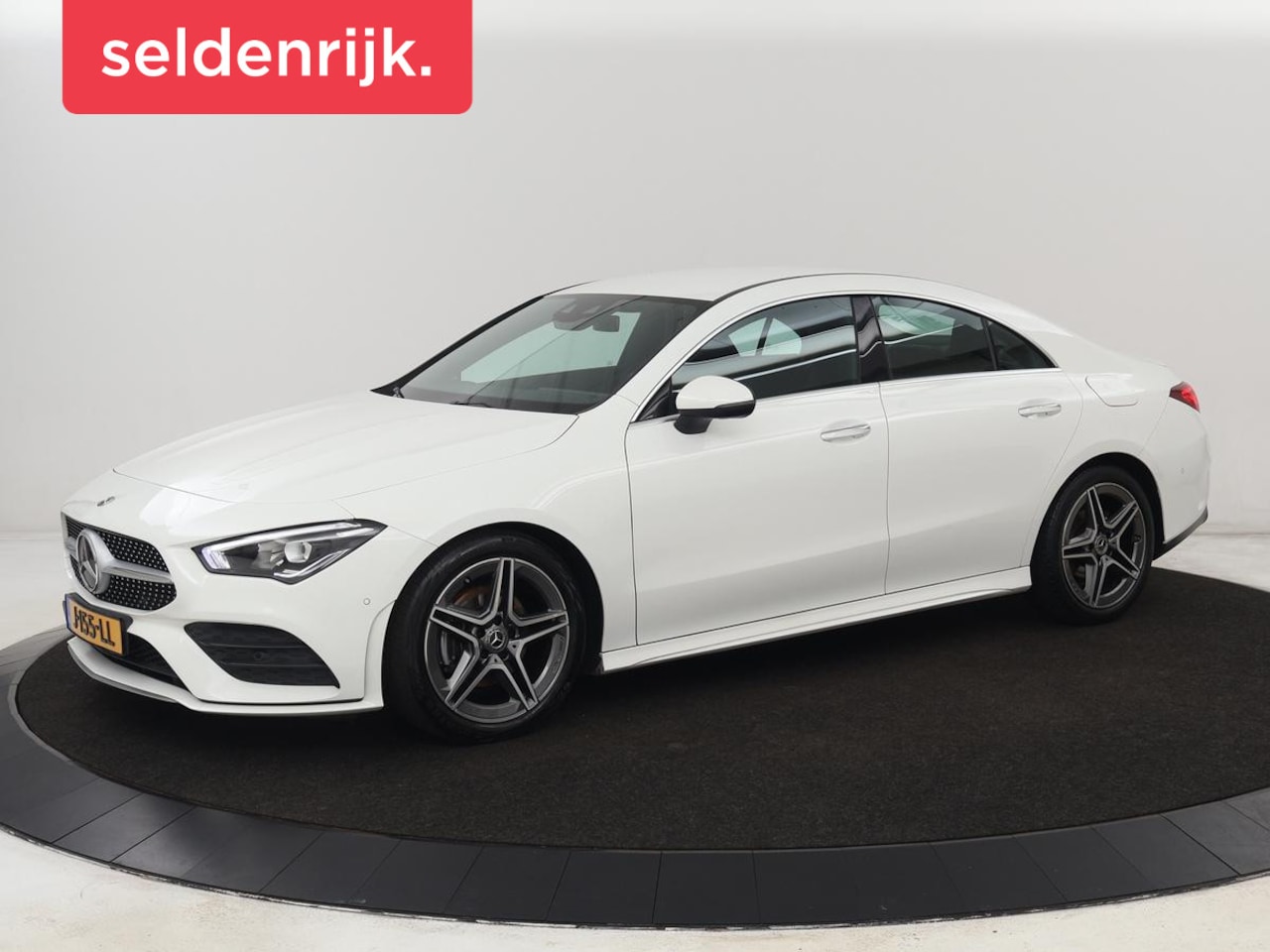 Mercedes-Benz CLA-Klasse - 180 AMG | Carplay | Stoelverwarming | Camera | Navigatie | Leder/Alcantara | Sfeerverlicht - AutoWereld.nl