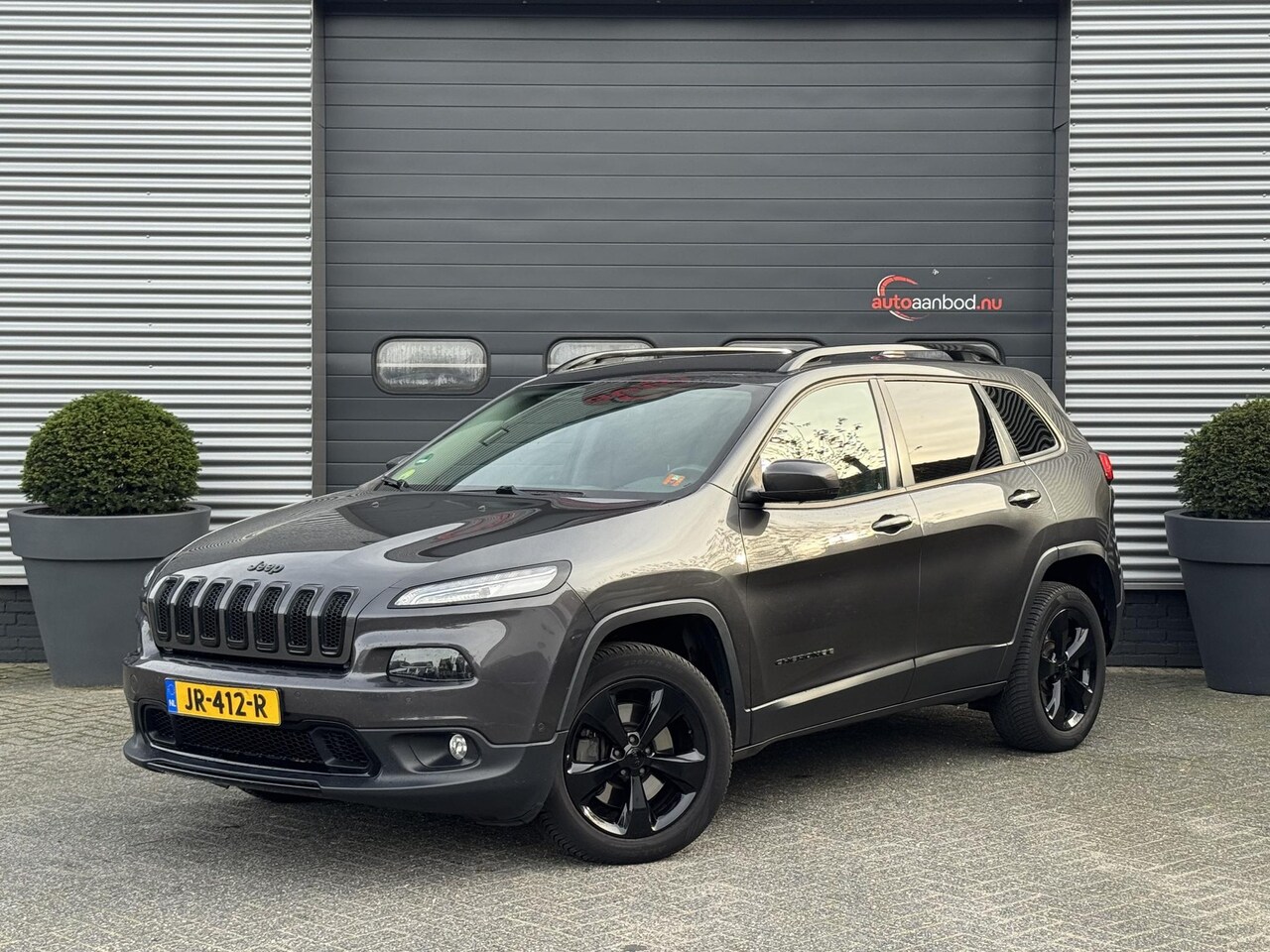 Jeep Cherokee - 2.2 Night Eagle | Navigatie | Lederen Bekleding | Trekhaak | DAB | Lichtmetalen Velgen | - AutoWereld.nl