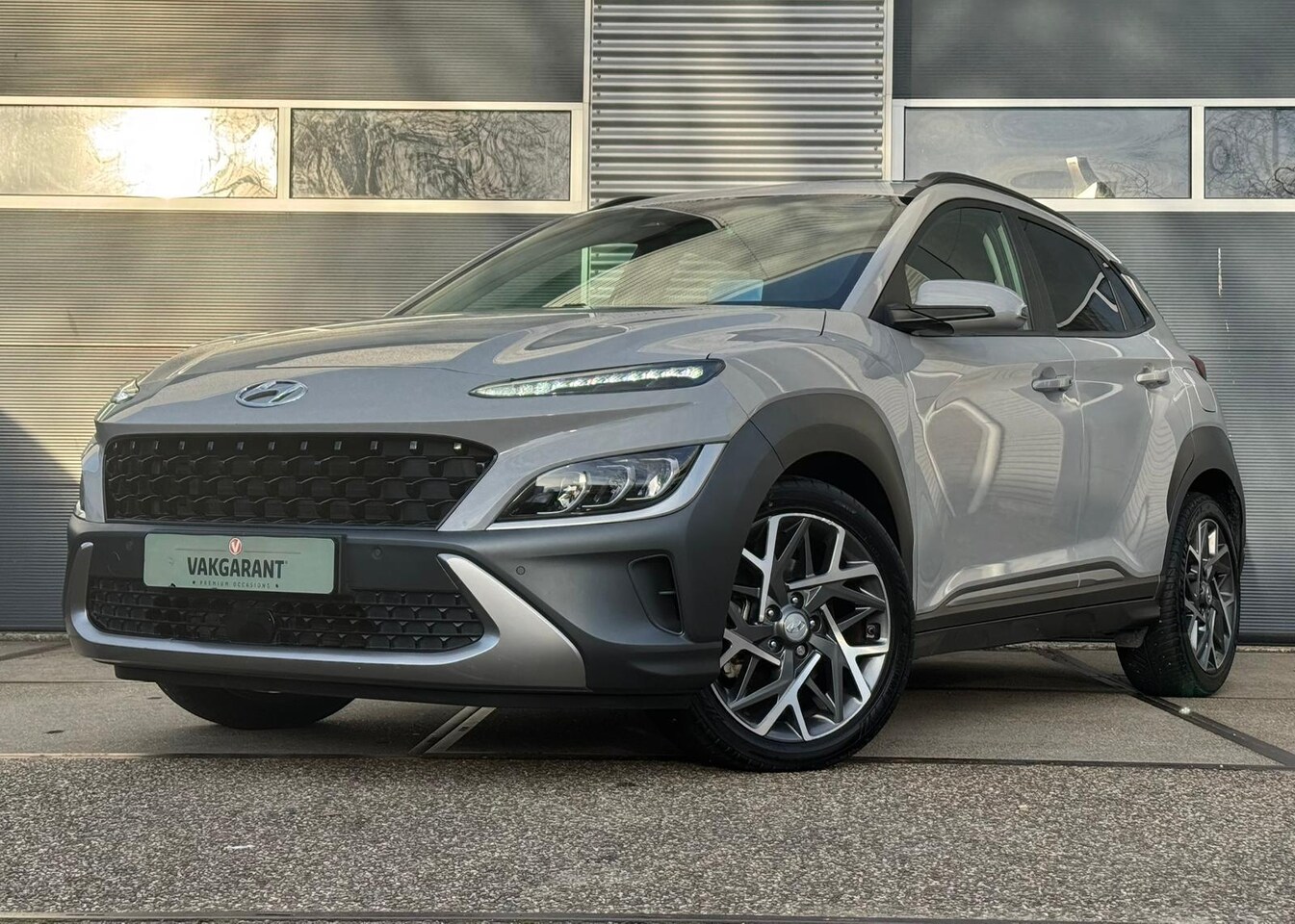 Hyundai Kona - 1.6 GDI HEV Premium Sky |Head-up |Keyless |Pano |KRELL Audio |Stoelverw. |Camera |ACC - AutoWereld.nl