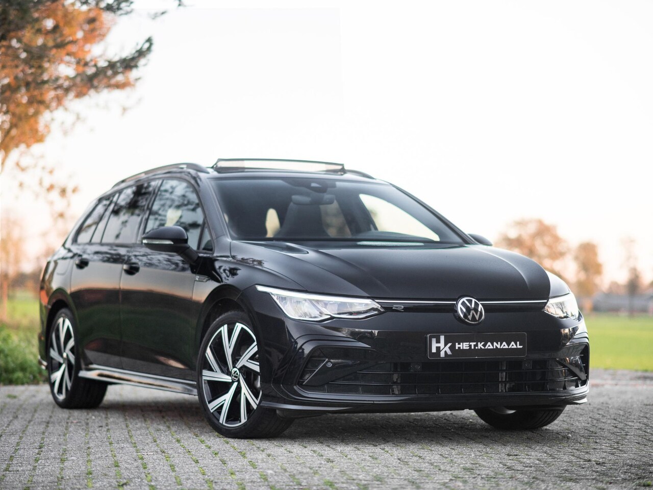 Volkswagen Golf Variant - 1.5 eTSI R-Line Pano ACC Stoelv - AutoWereld.nl