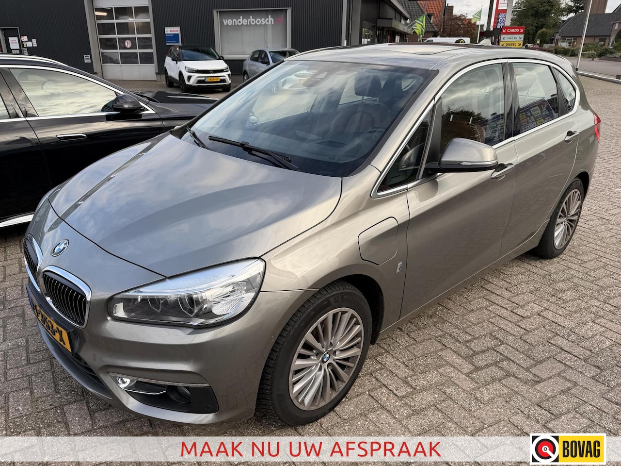 BMW 2-serie Active Tourer - 225xe iPerformance High Executive 224pk | HUD | Trekhaak | PHEV | Leder | Camera - AutoWereld.nl