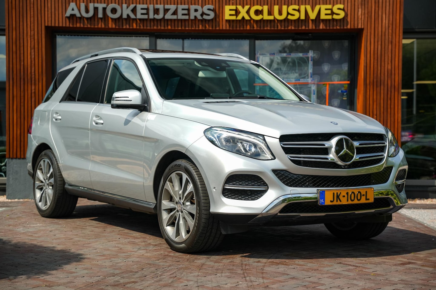 Mercedes-Benz GLE-Klasse - 500 e 4MATIC Panoramadak Adaptive Cruise 360 Camera Navigatie Trekhaak - AutoWereld.nl