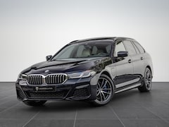 BMW 5-serie Touring - 530e xDrive Business Edition Plus Pano Comfortstoelen M-pakket