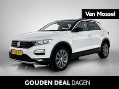Volkswagen T-Roc - 1.5 TSI Style Business 150 PK | Automaat | Navigatie | Parkeersensoren | Stoelverwarming |