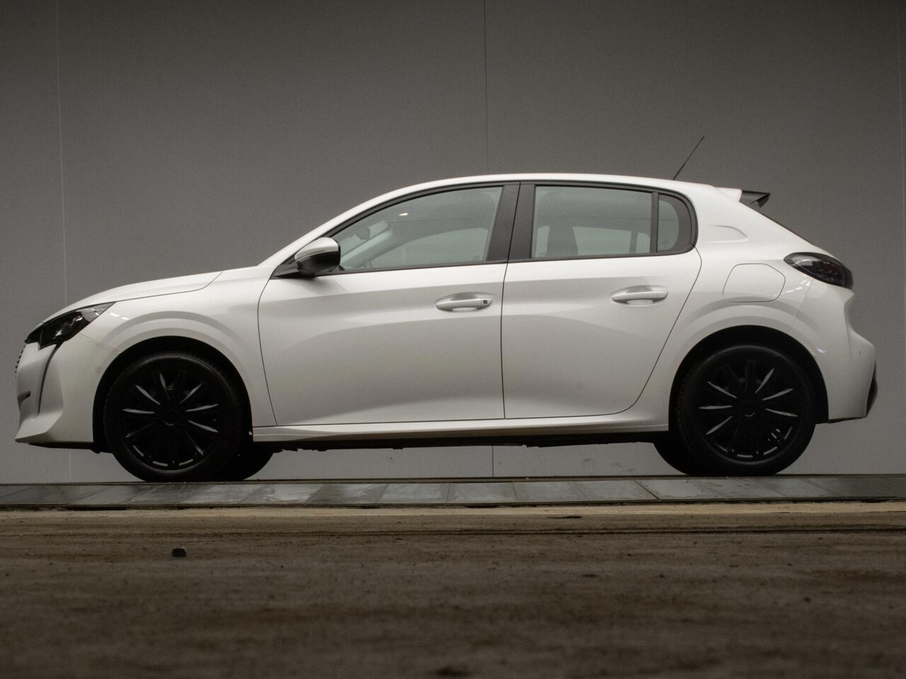 Peugeot 208 - 1.2 PureTech Sport (APPLE CARPLAY,NAVI,CRUISE,LED,LANE ASSIST,DAB,SPORTSTOELEN,NIEUWE APK, - AutoWereld.nl