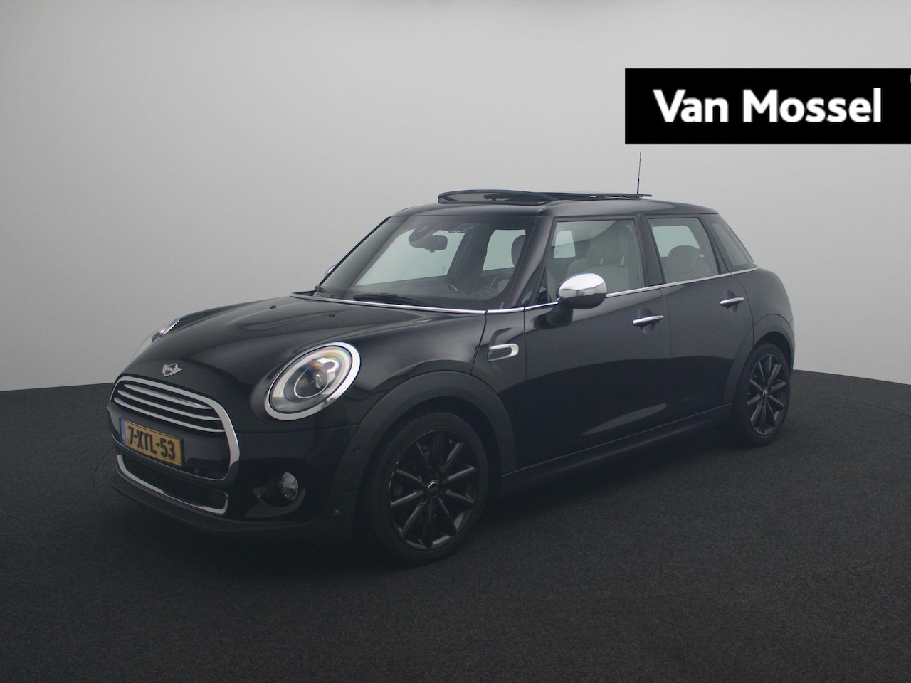 MINI Cooper - 5rs. 1.5 Cooper 136pk Aut. Serious Business | Panoramadak | Leder | Led Koplampen | Head-U - AutoWereld.nl