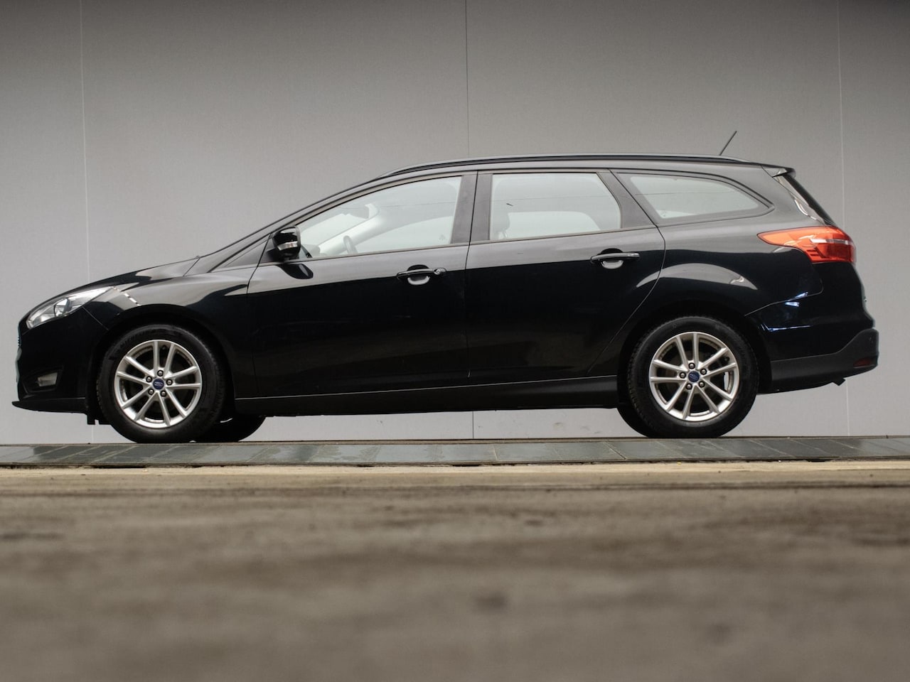 Ford Focus Wagon - 1.0 Lease Sport Edition (APPLE CARPLAY,NAVI,CRUISE,SPORTSTOELEN,LM VELGEN,PDC,GETINT,NETTE - AutoWereld.nl