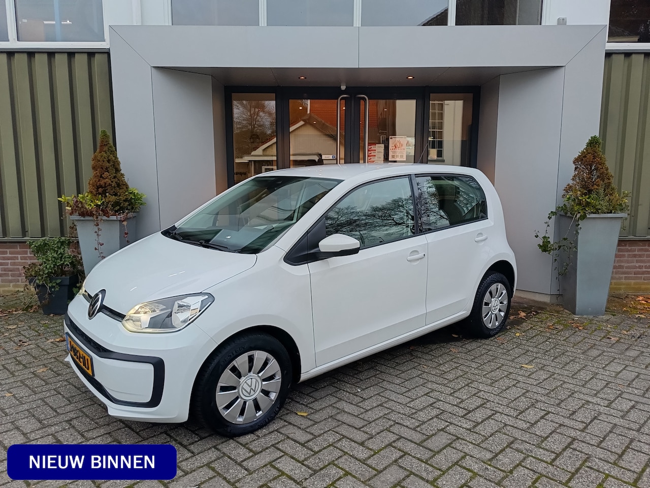 Volkswagen Up! - 1.0 BMT move up! | Airco | Centrale deurvergrendeling | Bluetooth | NAP | - AutoWereld.nl
