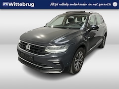 Volkswagen Tiguan - 1.4 TSI eHybrid Life / AUTOMAAT/ 245 PK/ PANO/ CAMERA/ PARK. SENSOREN/ APP-CONNECT/ DIGITA