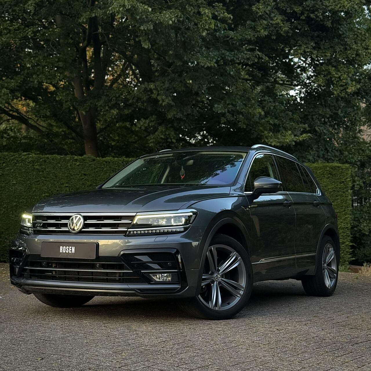 Volkswagen Tiguan - 2.0 TSI 4Motion Highline Business|R-LINE - AutoWereld.nl