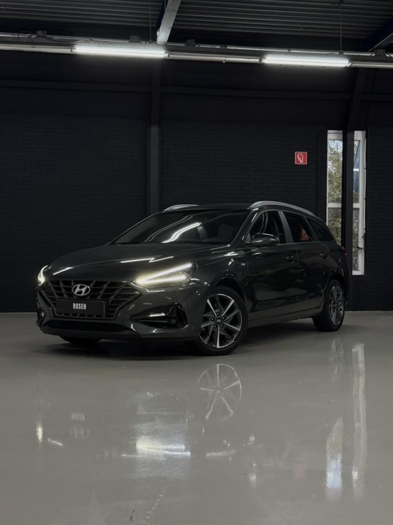 Hyundai i30 Wagon - 1.5 T-GDi MHEV Premium 1.5 T-GDi MHEV Premium - AutoWereld.nl