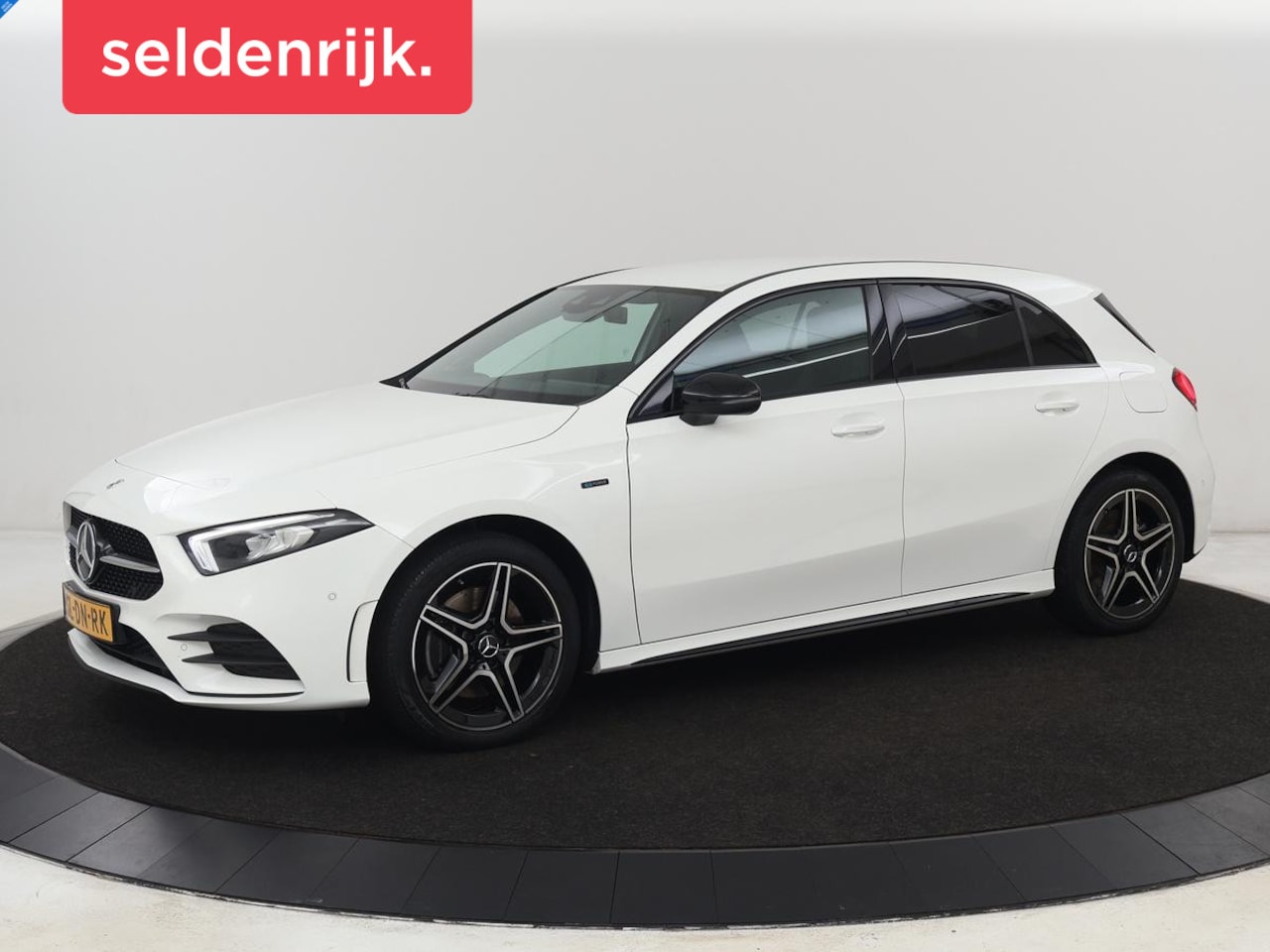 Mercedes-Benz A-klasse - 250e AMG Night | Burmester Surround | Carplay | Stoelverwarming | Widescreen | Leder/Alcan - AutoWereld.nl