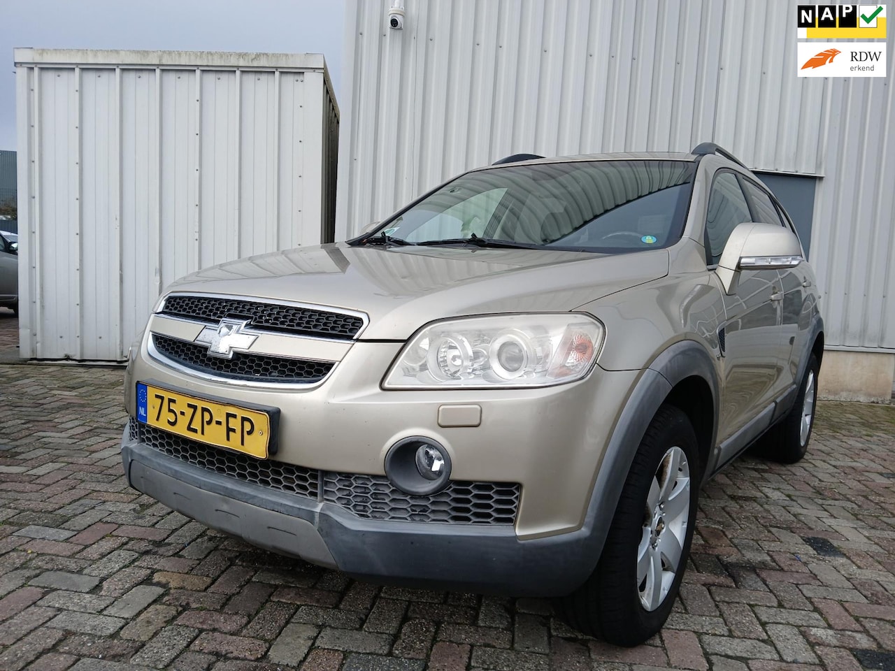 Chevrolet Captiva - 2.4i Executive MOTOR SCHADE!! - AutoWereld.nl