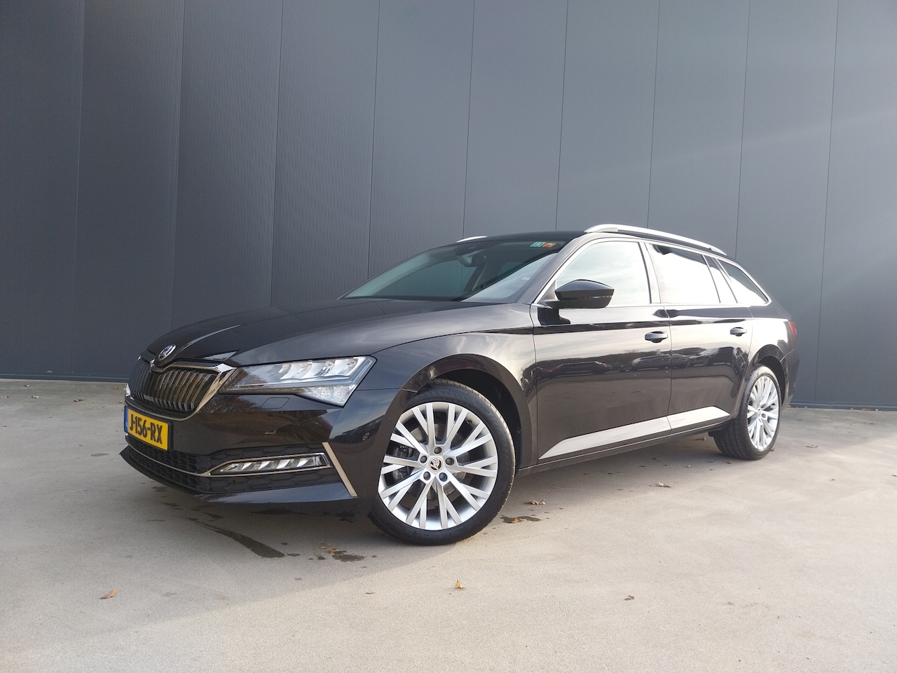 Skoda Superb Combi - 1.4 TSI iV PHEV 1e EIGENAAR CAMERA ALCANTARA MEMORY STOEL LED NAVI CRUISE ECC TREKHAAK - AutoWereld.nl