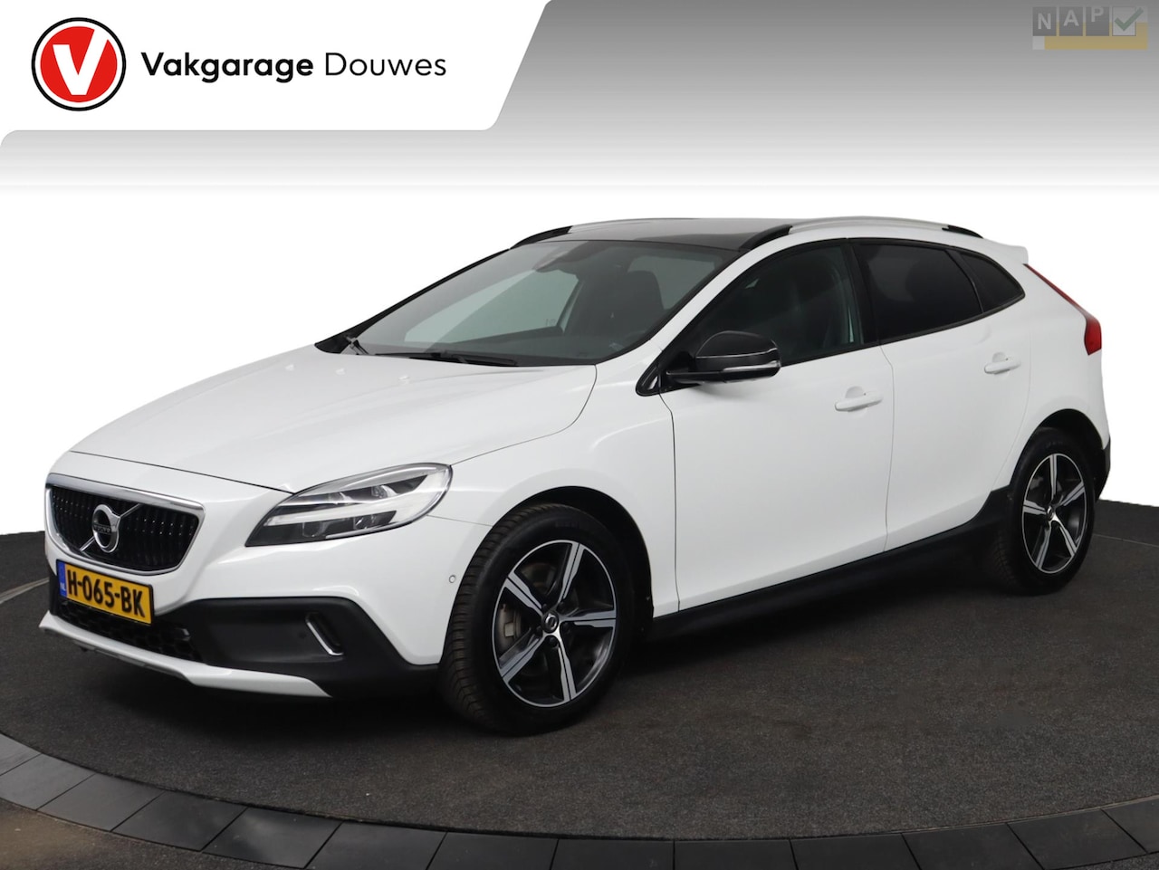 Volvo V40 Cross Country - 1.5 T3 Polar+ Luxury | NAP | Automaat | 1e eigenaar | Pano | Leder | Stoelverwarming | Key - AutoWereld.nl