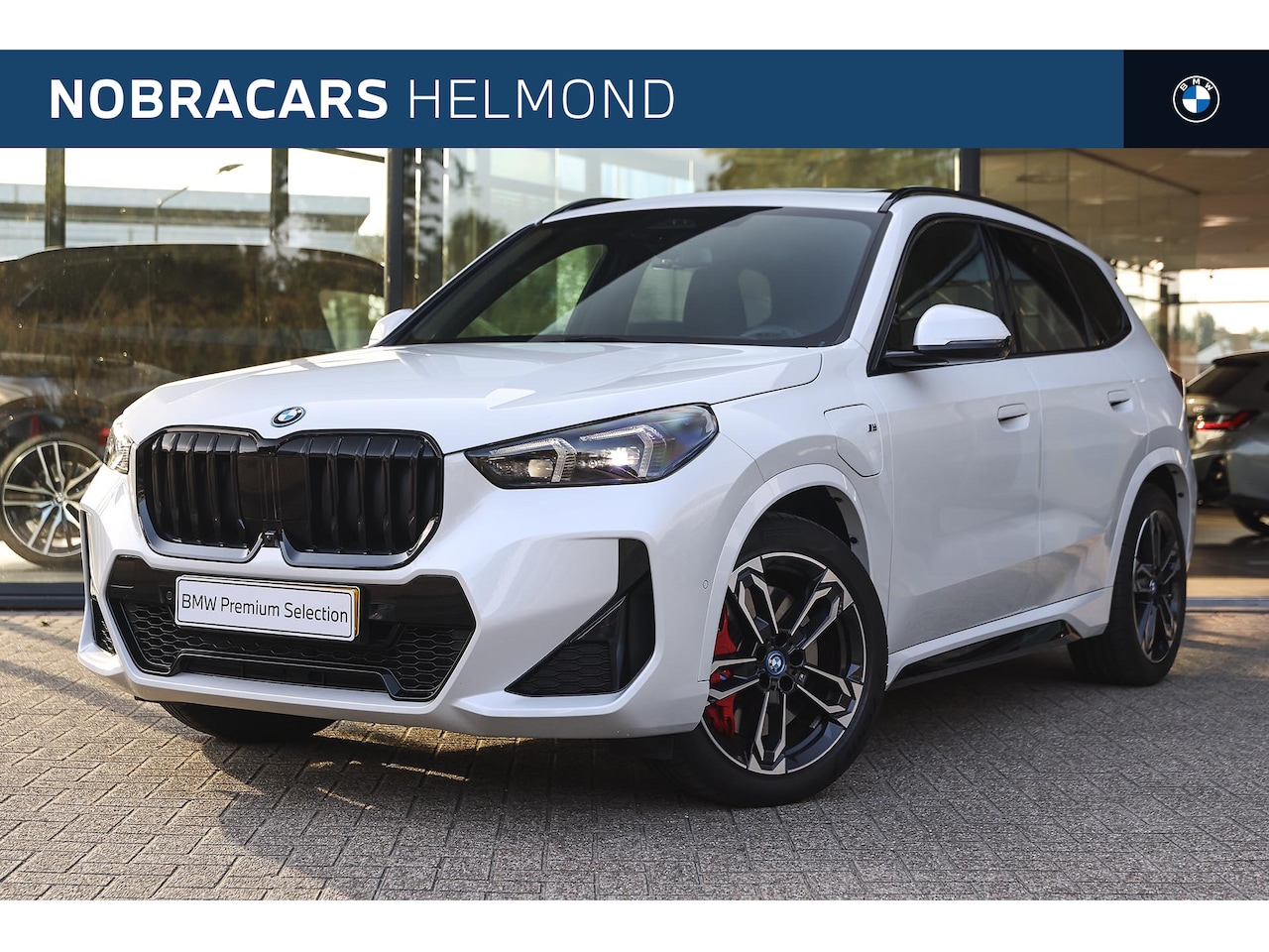 BMW X1 - xDrive30e High Executive M Sport Automaat / Panoramadak / Trekhaak / Sportstoelen / M Adap - AutoWereld.nl