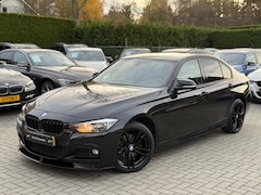 BMW 3-serie - 320i High Executive M Pakket|Nieuwe Ketting|18 inch M|Navigatie|Sport interieur|Climate co