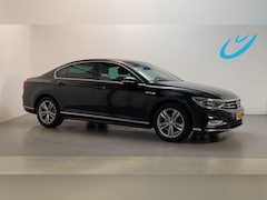 Volkswagen Passat - 1.5 TSI 150pk DSG R-Line Business + Leder Virtual Cockpit Camera Stoelverwarming Trekhaak