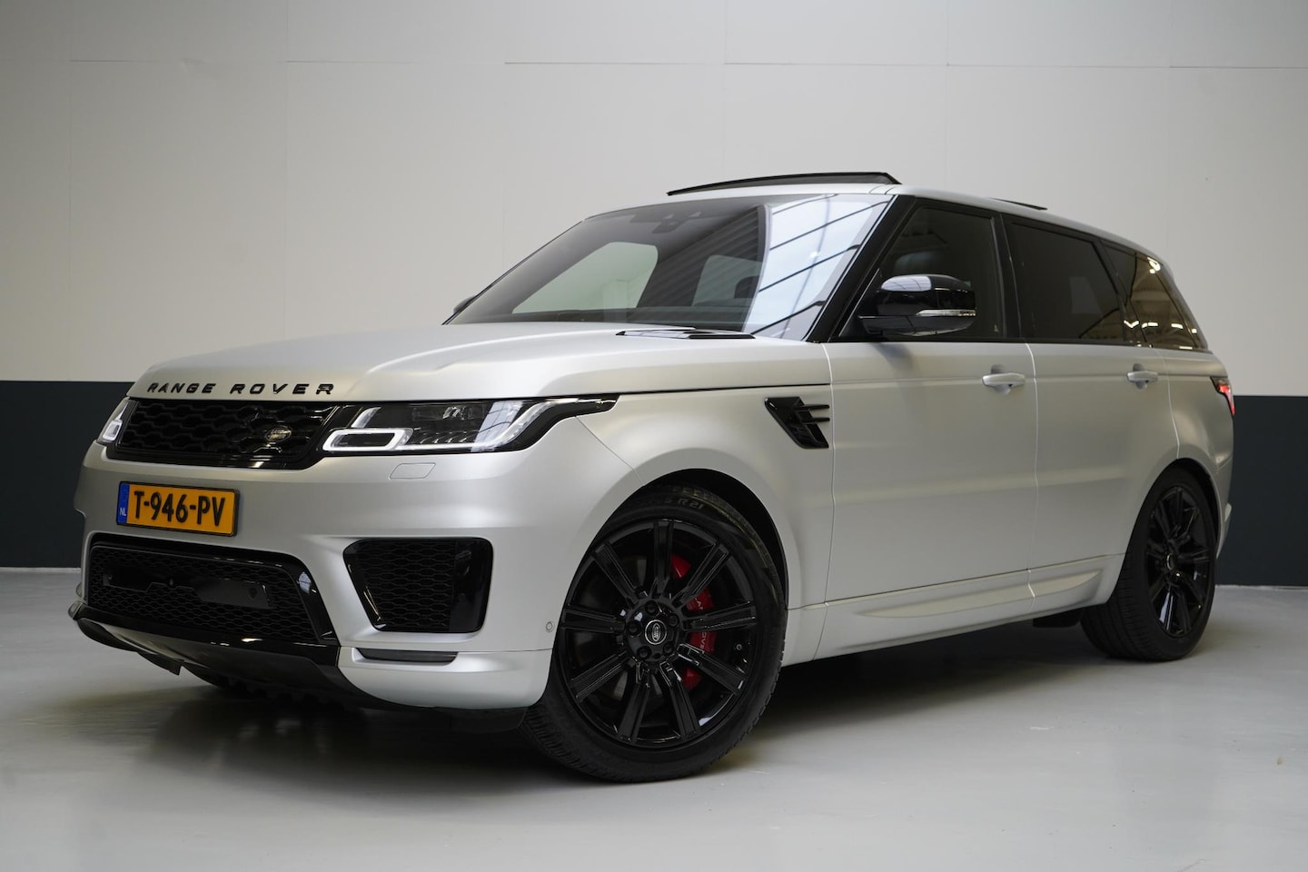 Land Rover Range Rover Sport - 2.0 P400e 404pk HSE Dynamic | Panoramadak | Luchtvering | Memory | Speciale lak | Zwart op - AutoWereld.nl