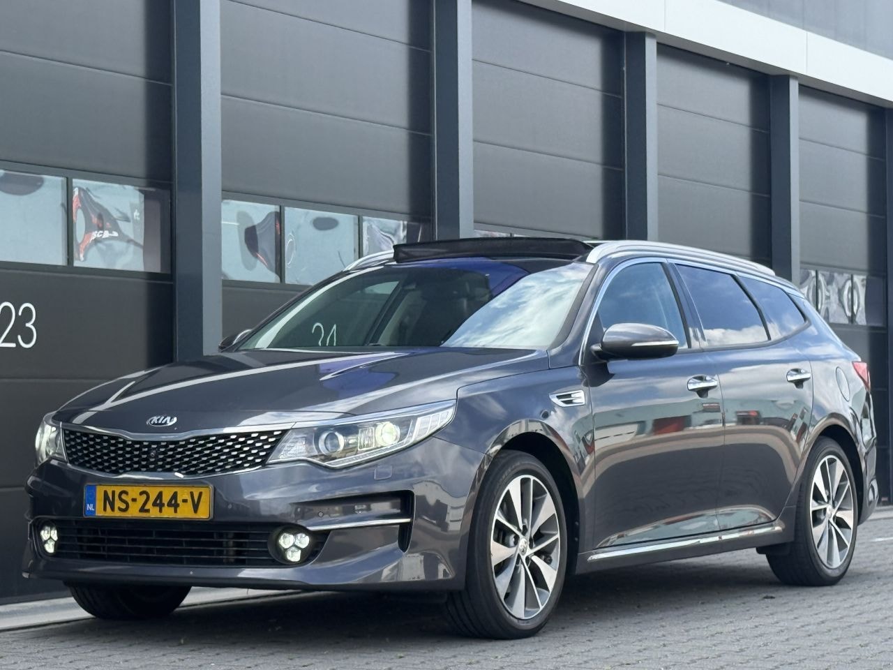 Kia Optima Sportswagon - 1.7 CRDI Panorama 360 Camera Leer - AutoWereld.nl
