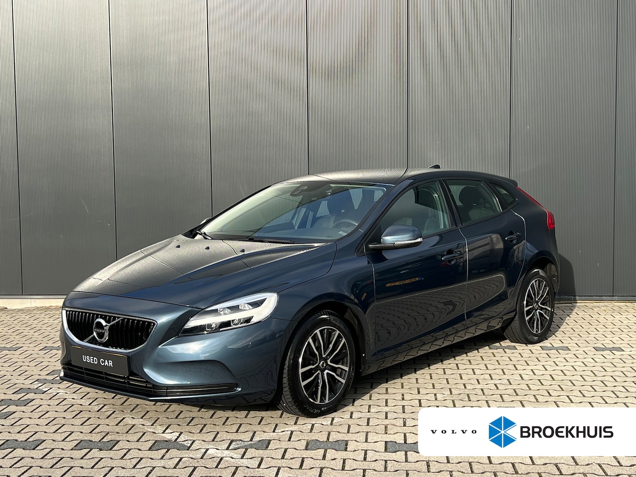 Volvo V40 - T2 Polar+ | Cruise control | Stoelverwarming | LED | 16'' Velgen | Parkeersensoren achter - AutoWereld.nl