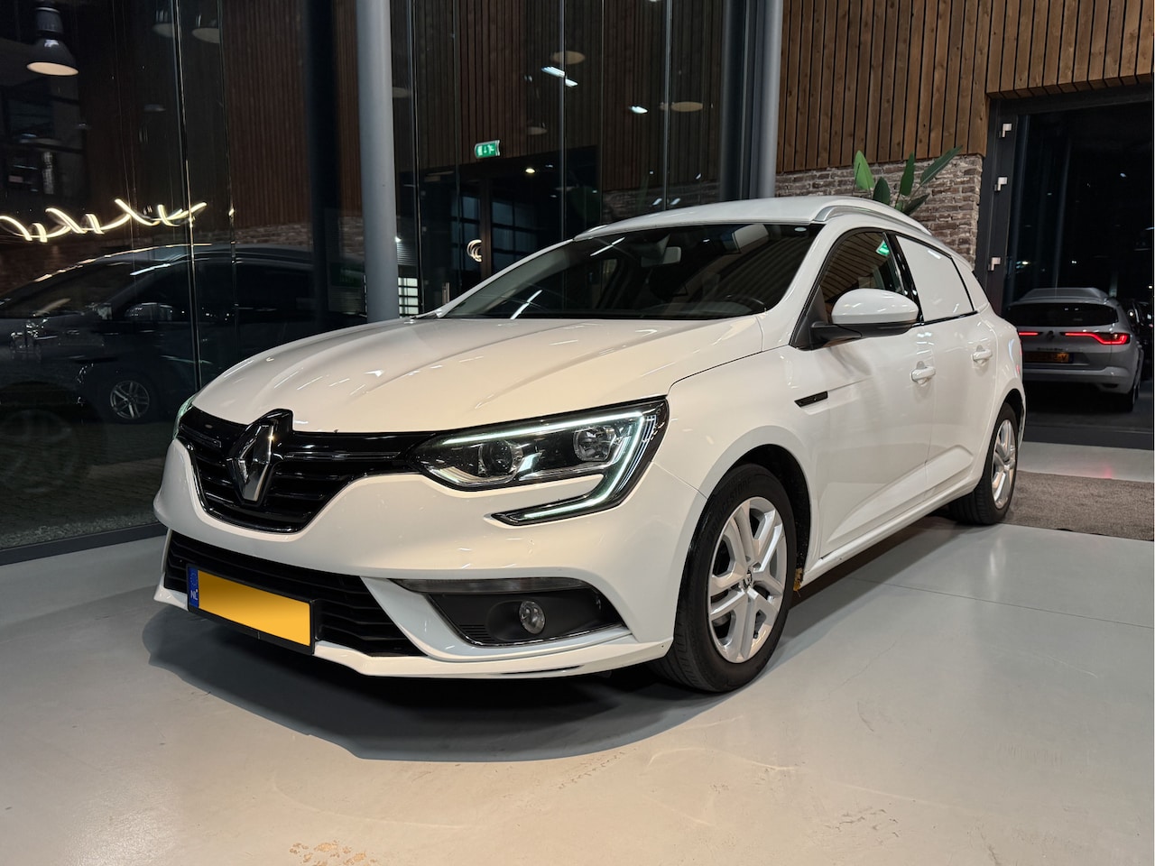 Renault Mégane - 1.5 dCi Expression grijs kntkn, navi, cruise cont. - AutoWereld.nl