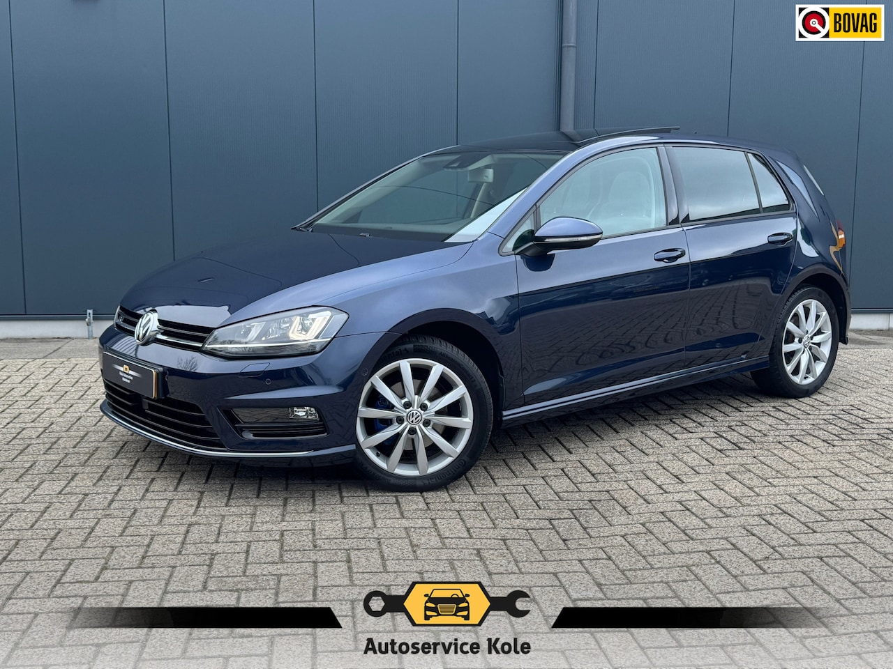 Volkswagen Golf - 1.4 TSI 150pk Automaat R-Line * Panorama * Dodehoekassistent * Stoelverwarming * - AutoWereld.nl