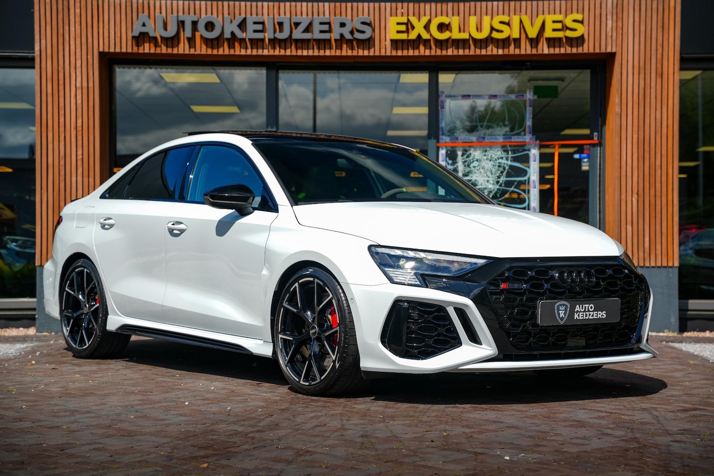 Audi RS3 - Limousine 2.5 TFSI RS 3 quattro Panoramadak B&O HUD ACC Hulk Edition - AutoWereld.nl