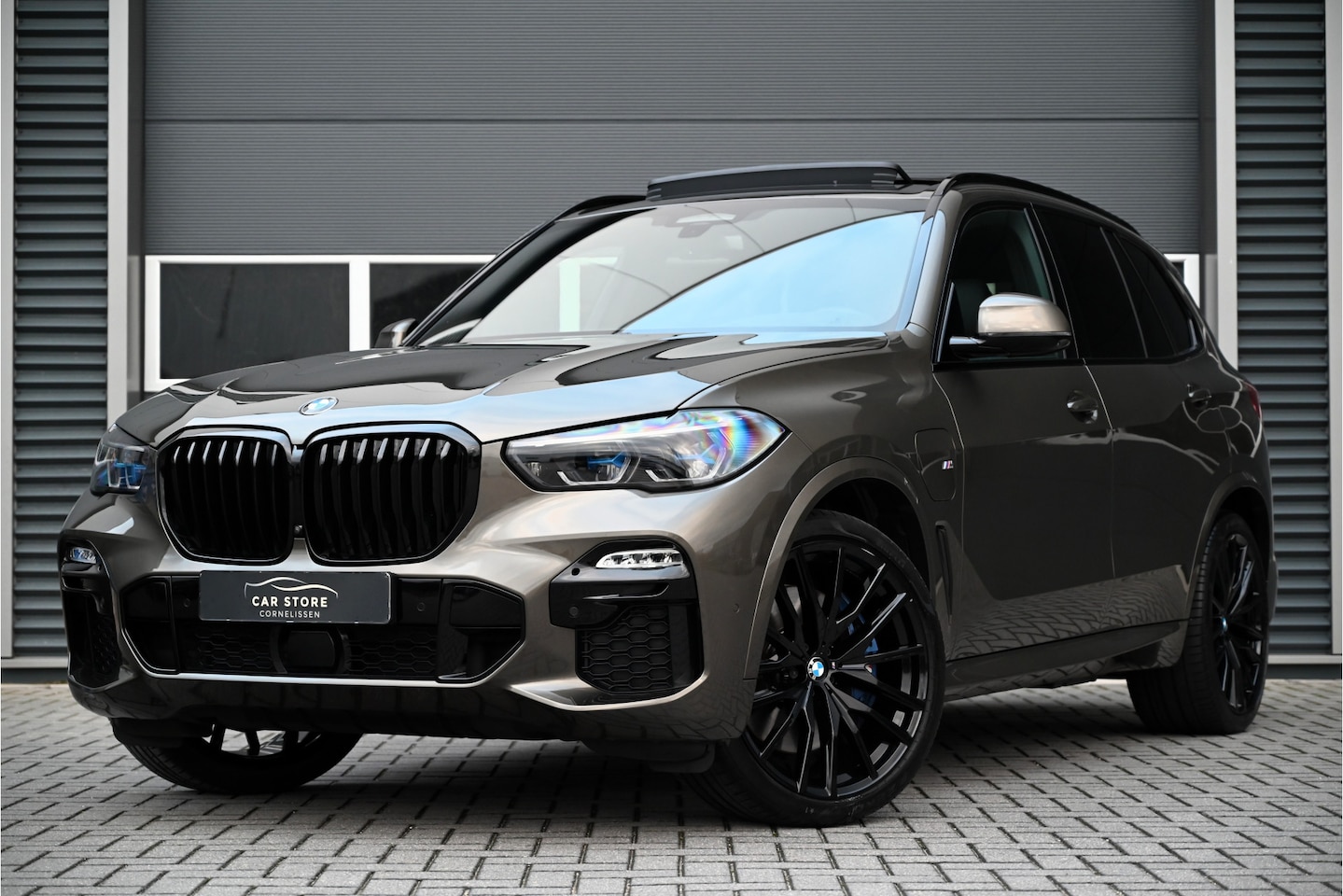 BMW X5 - xDrive45e M-SPORT / PANO / INDIVIDUAL LEDER / MASSAGE / LASER / HUD / SOFTCLOSE / 4WIELSTU - AutoWereld.nl