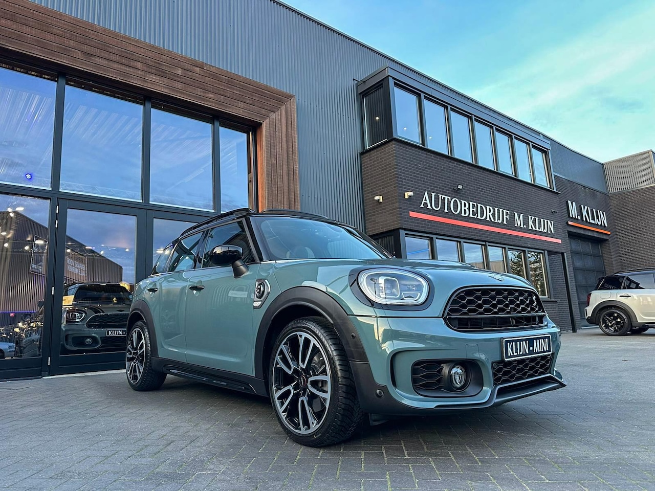 MINI Countryman - Mini 2.0 Cooper S E ALL4 Chili John Cooper Works aut 220pk/Sage Green/Chester Leer/Pano - AutoWereld.nl