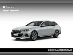 BMW i5 Touring - eDrive40 84 kWh | M-Sport | Panorama | CoPilot | Bowers & Wilkins | Trekhaak | Verwacht ei