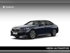BMW 5-serie - 520i Sedan | M-Sport | 19" | CoPilot | Trekhaak | Harman Kardon | Comfortzetels met Ventil