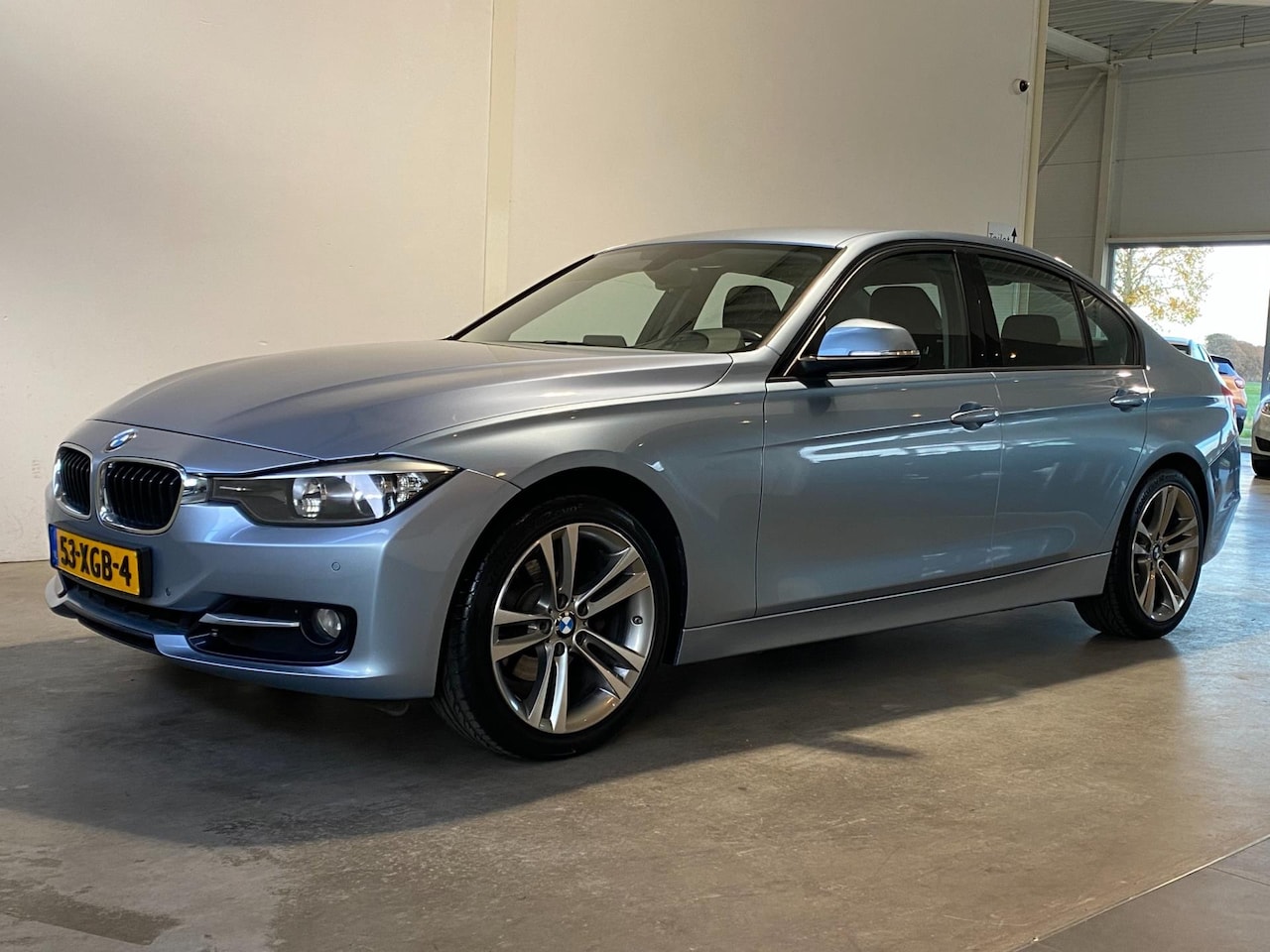 BMW 3-serie - 320i Automaat Executive - AutoWereld.nl