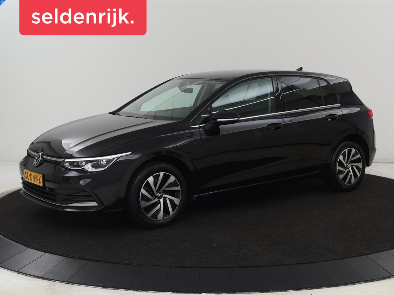 Volkswagen Golf - 1.4 eHybrid Style | Stoelverwarming | Massage | Carplay | Sfeerverlichting | Navigatie | M - AutoWereld.nl